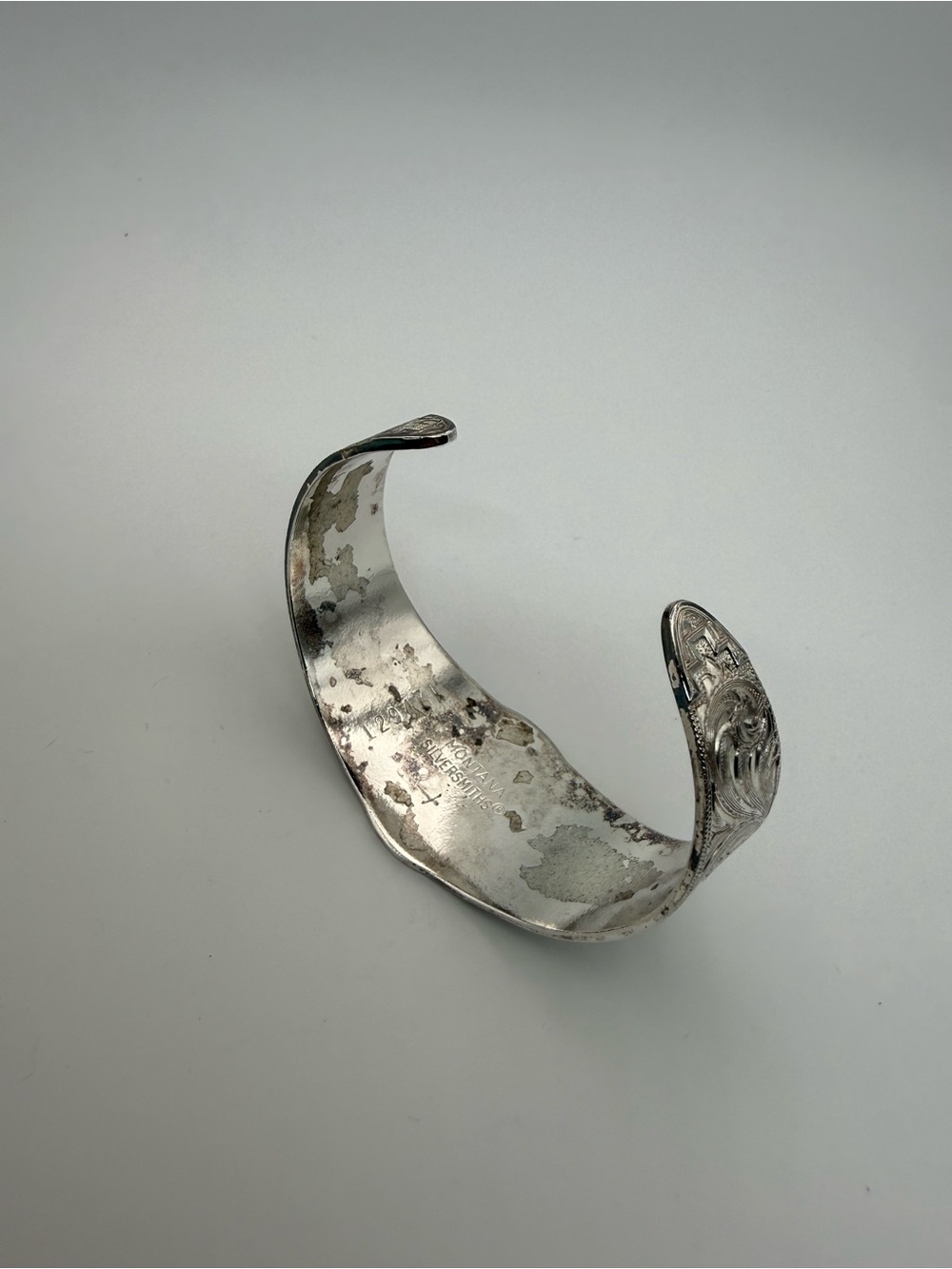 Montana Silversmiths Four Leaf Clover Engraved Silver Tone Cuff Bracelet Western - Picture 3 of 4